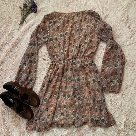 Adorable feminine wrap style Anthropologie dress - Picture 5 of 5